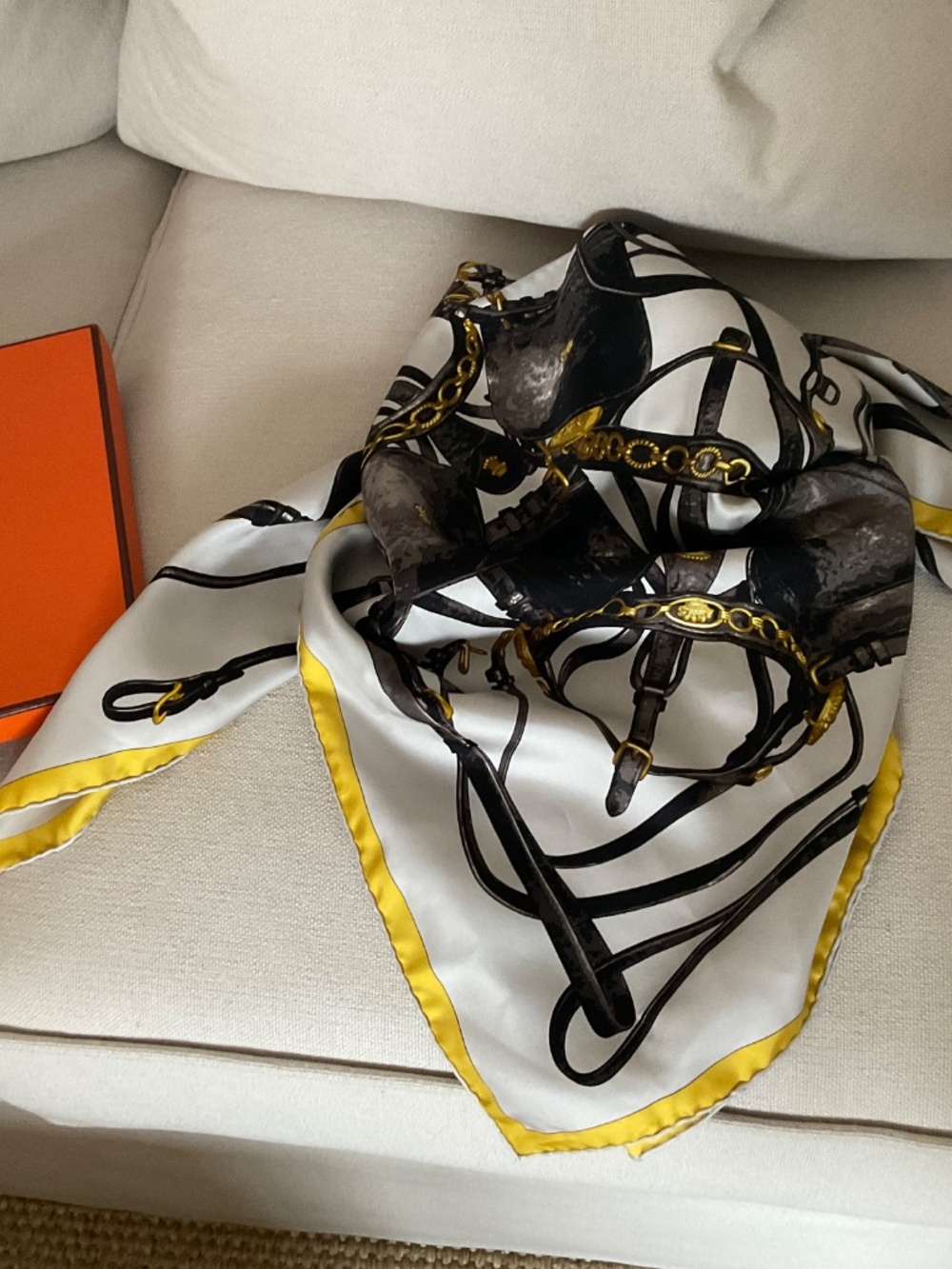 HERMES PARIS BRIDES REBELLES SILK SCARF SIZE 90 by 90 CM . - Picture 2 of 11